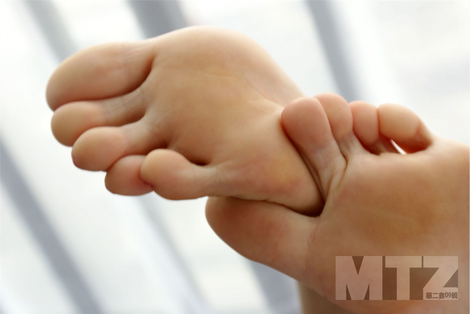 美腿志 不用擦粉的女生